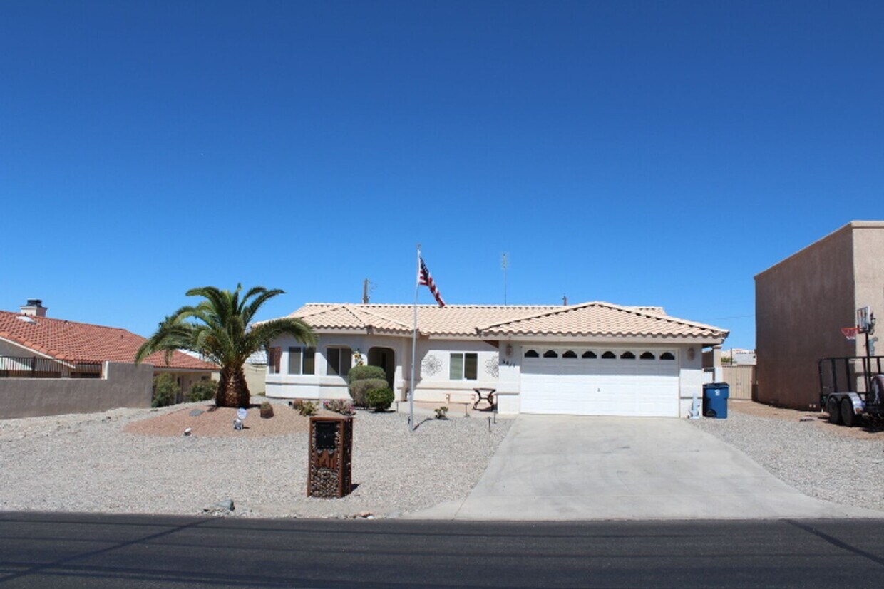 Primary Photo - Long Term 3 Bed 3 Bath Pool Home!! Furnish...