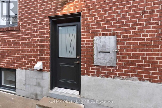 Photo du bâtiment - 168 Strathnairn Ave