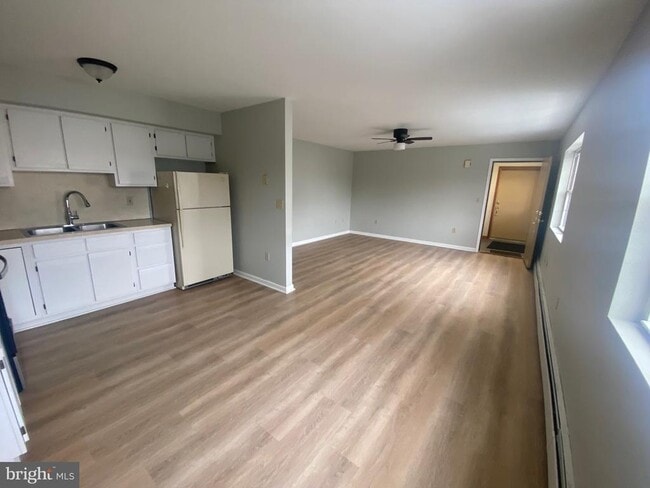 Building Photo - 130 Mortimer St