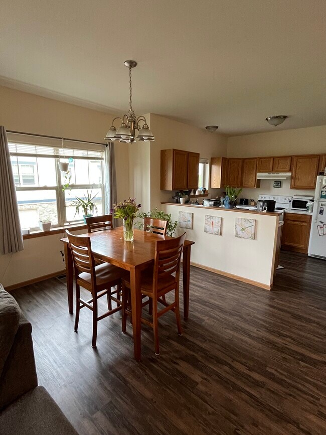 Foto del edificio - 102 Wind Stone Dr