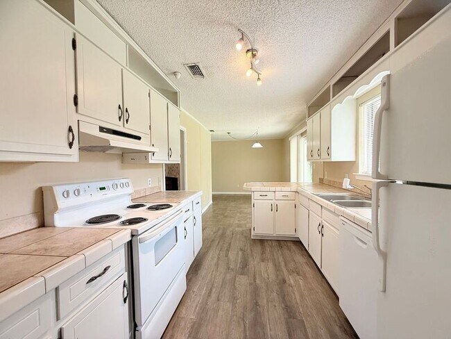 Foto del edificio - 4237 Queens Ct