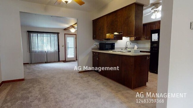 Building Photo - 2701 Columbia Rd - Spacious Berkley 3Bed/1...