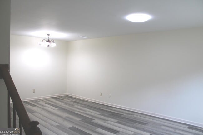 Building Photo - 1233 Sweet Pine Dr