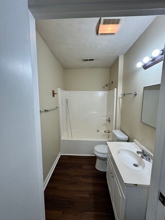 Building Photo - 302 N Olive St