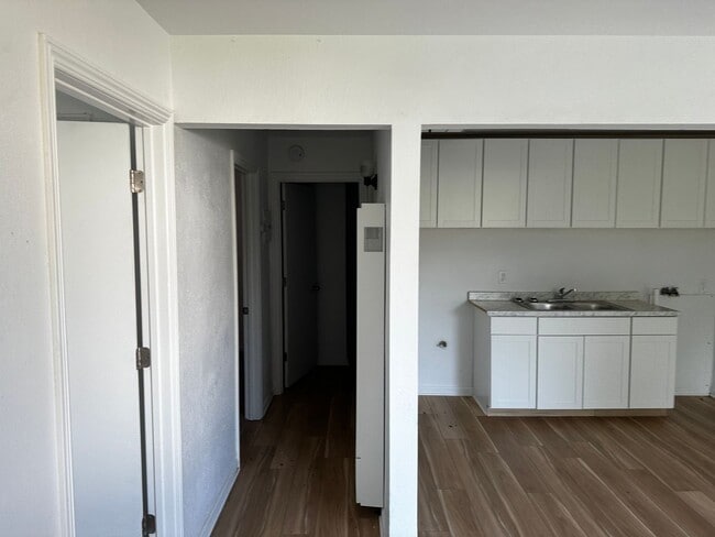 Building Photo - 10916 Santa Ana St