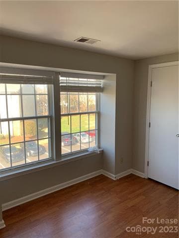 Foto del edificio - 1649 Arlyn Cir