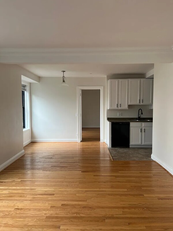 Primary Photo - 15 E Kirby St