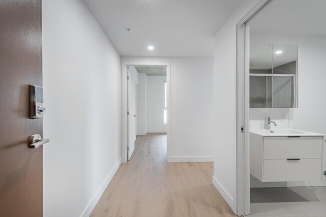 Building Photo - S201