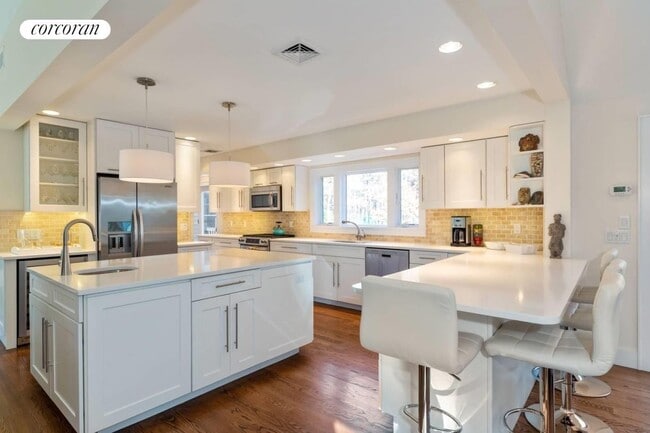 Building Photo - 76 W Gate Rd