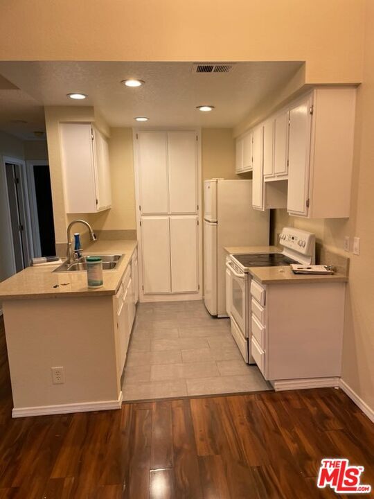 Foto principal - 8725 Beckenham Ln