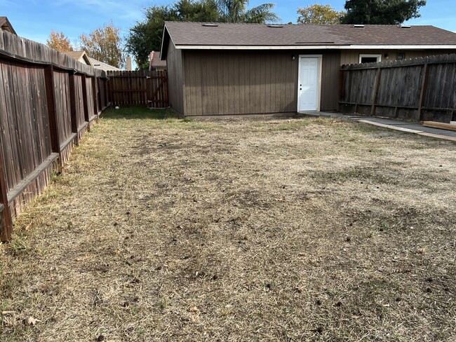 Large yard, walkway to garage from house - 7312 Village Green Dr