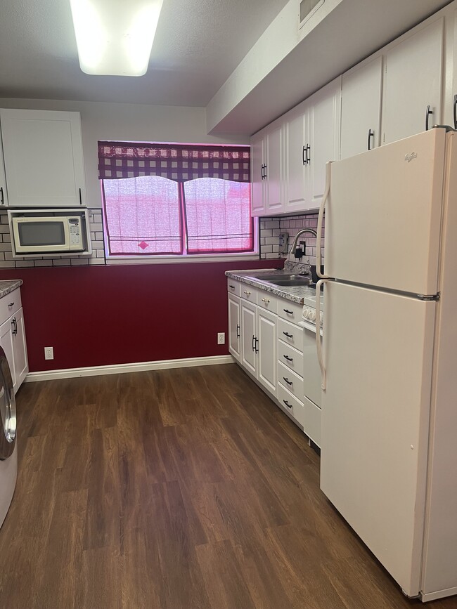 Foto del edificio - 7898 N Sparrowhawk Cir
