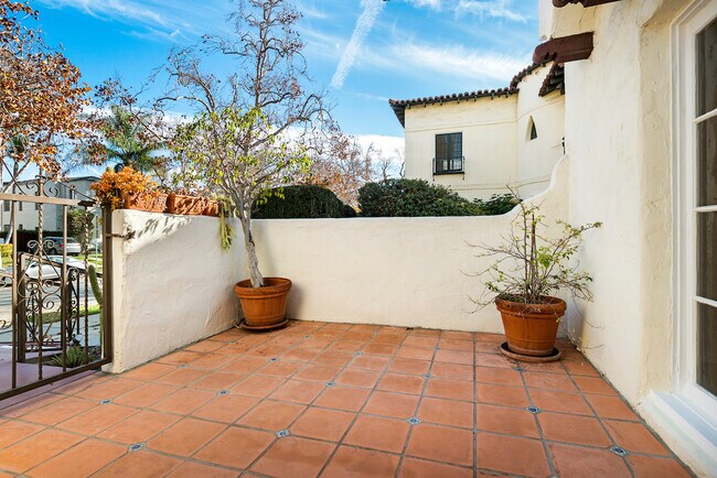 Foto del edificio - 117 N Orange Dr