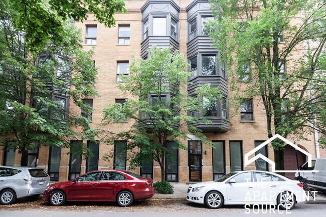 Building Photo - 877 W Lill Ave