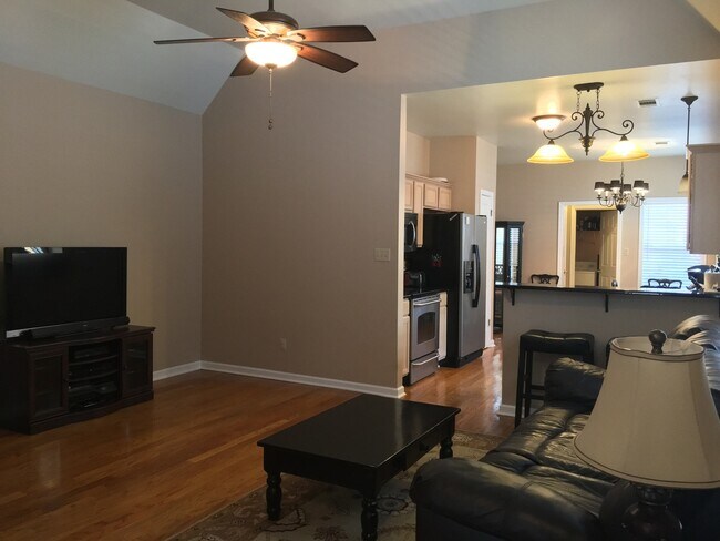 Building Photo - Charming 3 bd 2 bath on Mud Island with fe...