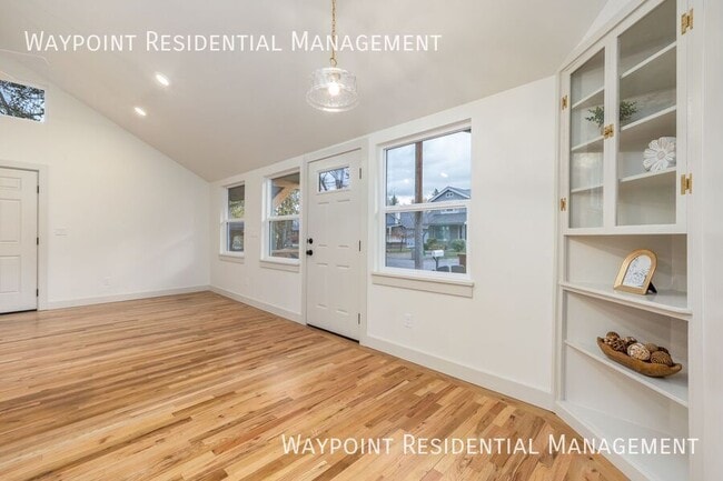 Building Photo - 2989 S Ivy St