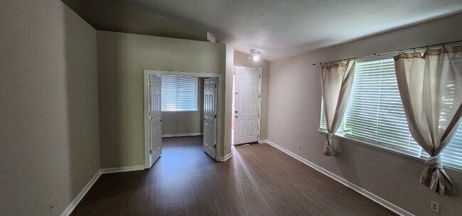 Building Photo - Beautiful Single-Story 4BR/2BA Home – Quie...