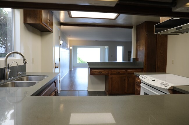Building Photo - 2142 La Canada Crest Dr