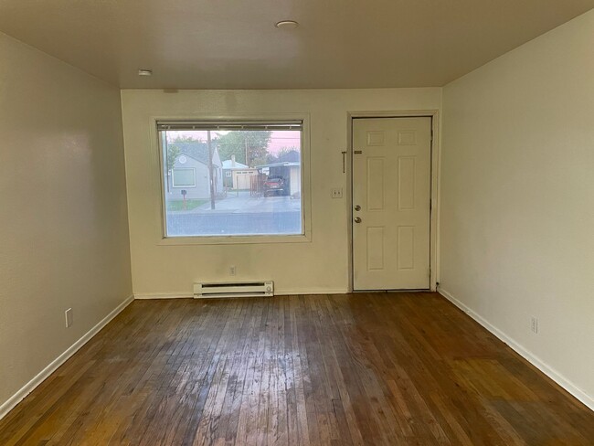Building Photo - Duplex for Rent With Huge Attached Shop!! ...