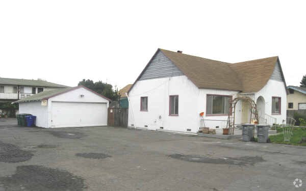 Building Photo - 2110-2112 Marina Blvd