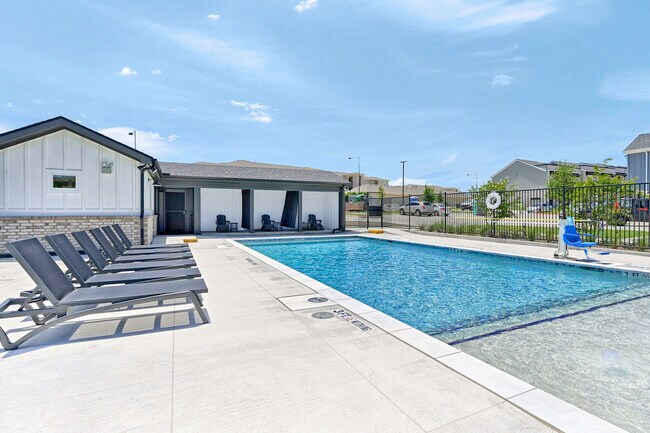 Tumbonas de piscina - Heritage Court Luxury Townhomes *Now Open