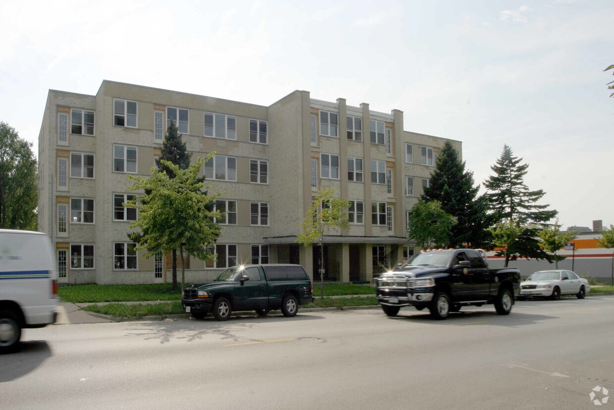 Building Photo - 2501 W Touhy Ave
