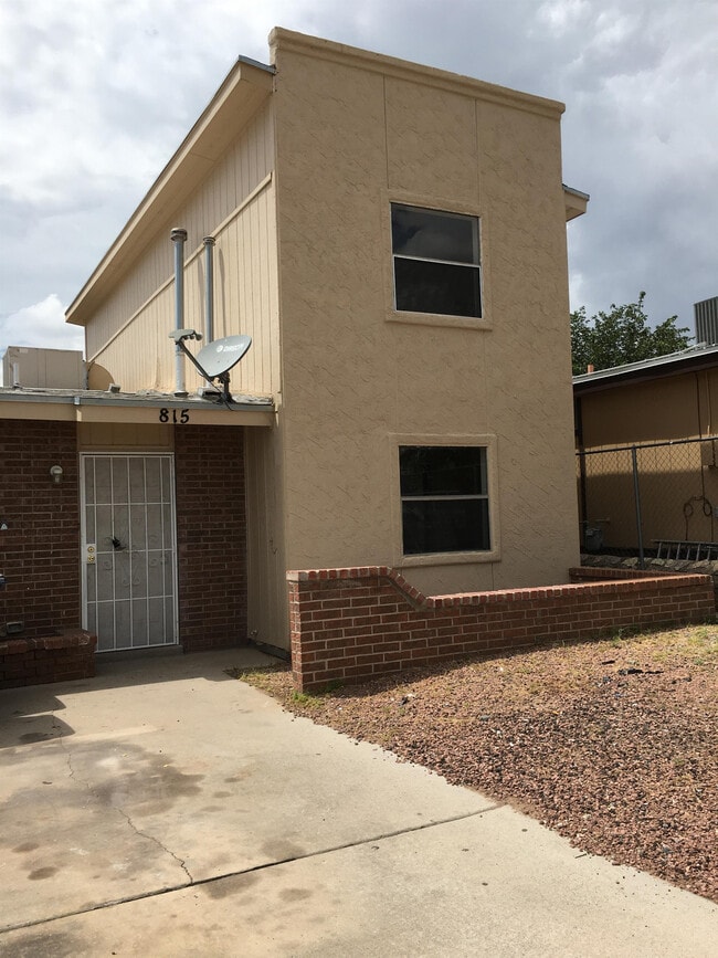 Building Photo - 815 Silvestre Rd