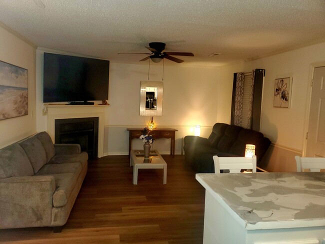 Living Room - 250 Olde Vineyard Ct
