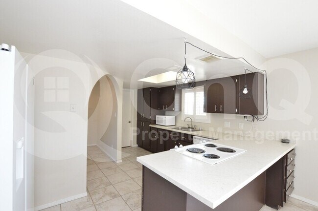 Building Photo - 2120 S Los Feliz Dr