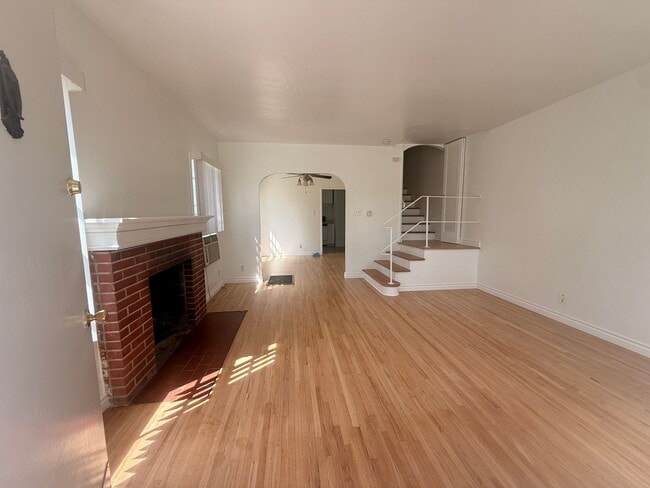 Building Photo - 2 Bedroom 1.75 Bathroom in Riverside