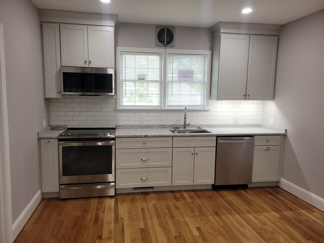 Building Photo - 126 Tred Avon Ave