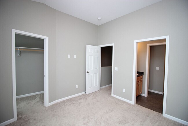 Building Photo - 3161 Sullivan Lp