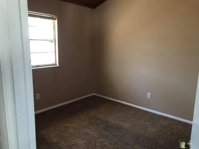 Building Photo - 7000 Wade School