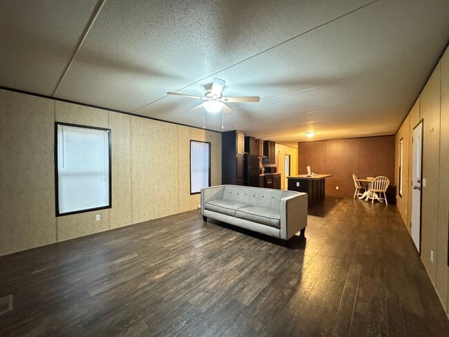 Building Photo - 3 Bed 2 Bath Mobile Home