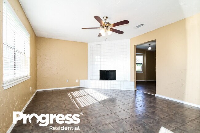 Building Photo - 205 Harrogate Dr
