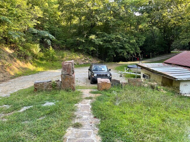 Photo - 9712 Standifer Gap Rd House