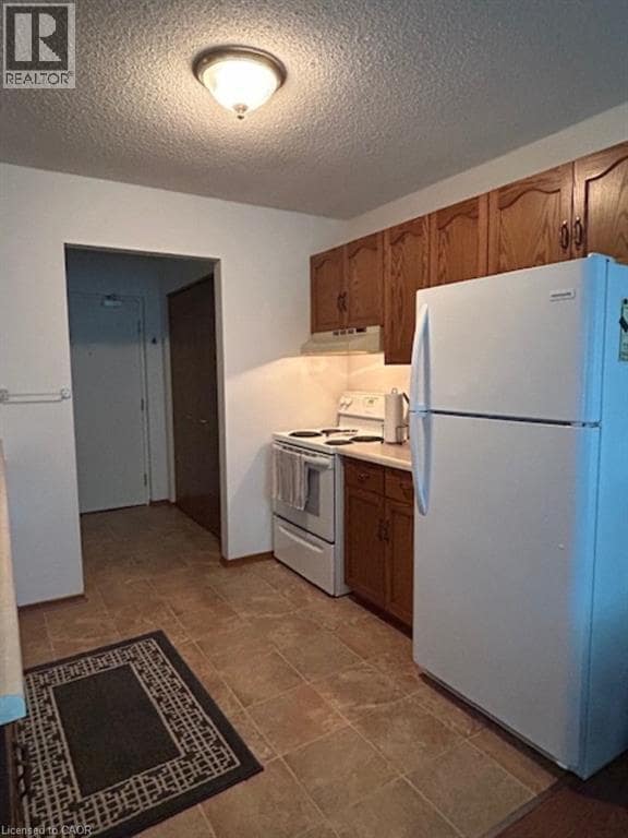 Building Photo - 470 Elizabeth St E