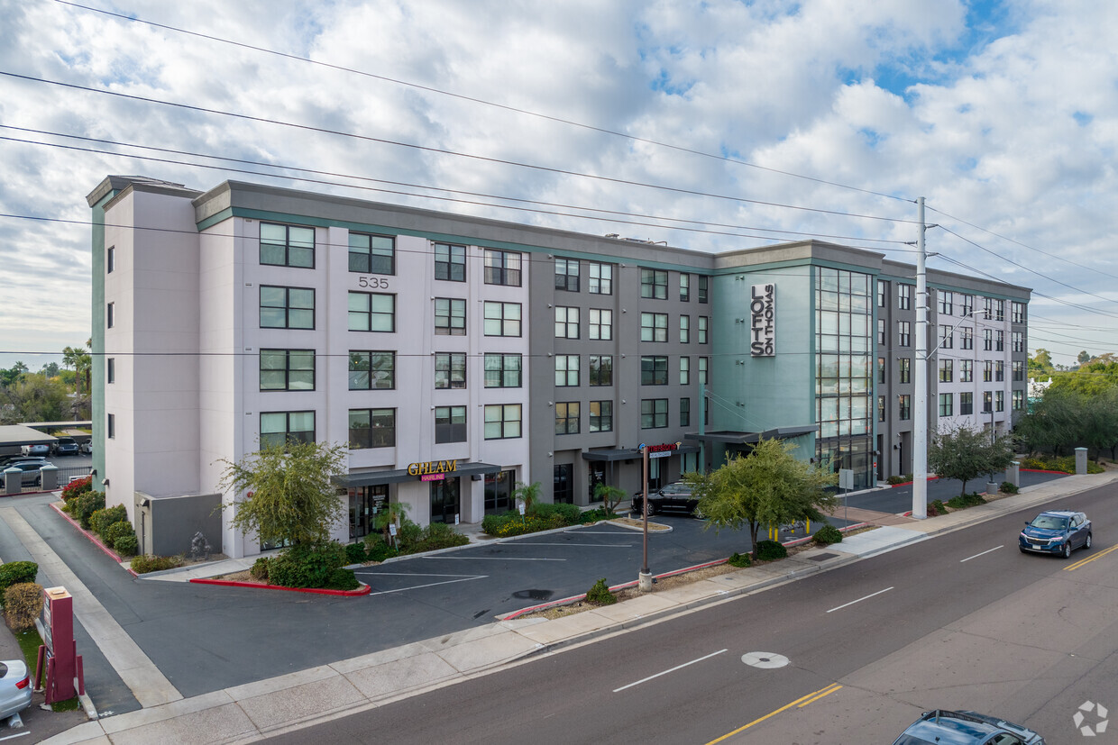 Primary Photo - Lofts on Thomas