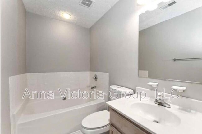 Building Photo - 16116 Edenwood Dr