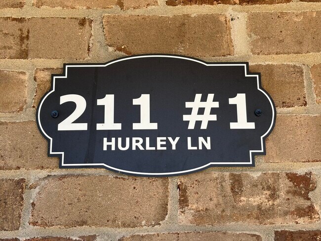 Foto del edificio - 211 Hurley Ln