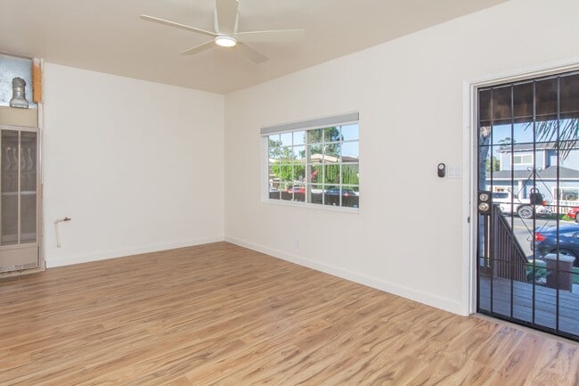 Building Photo - Refreshed + Bright 2 Bed/1 Bath in the Heart of North Park!