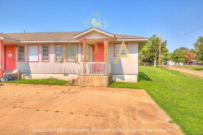 Building Photo - Noble Triplex 600-604