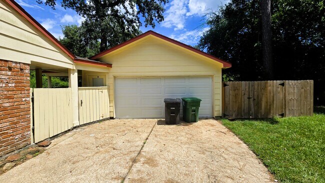 Foto del edificio - 3334 Birch Creek Dr