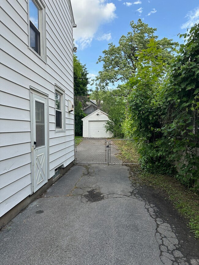 172 Winbourne Rd, Rochester, NY 14619 House Rental in Rochester, NY