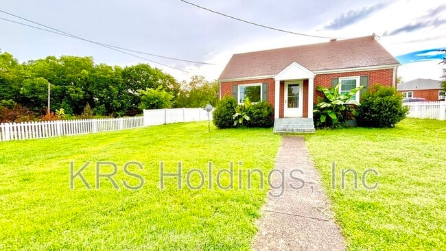 Building Photo - 107 Golf Dr