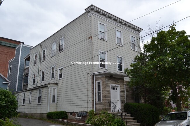 Building Photo - 54 Pleasant St