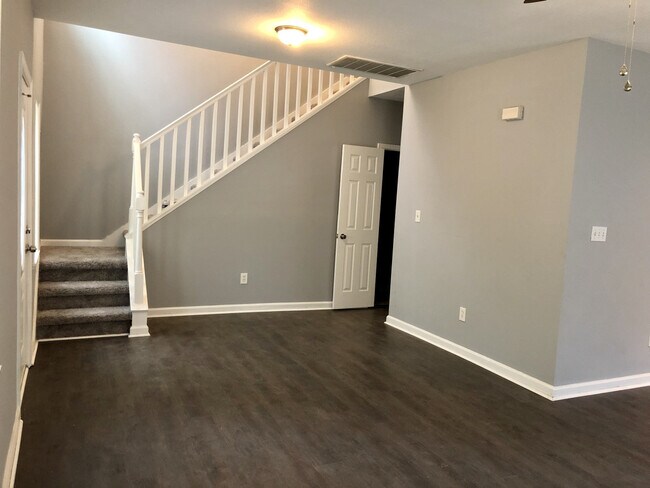 Building Photo - 2640 Vincent Ave