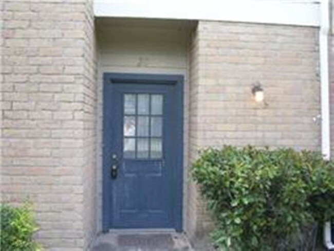 Building Photo - 11710 Southlake Dr