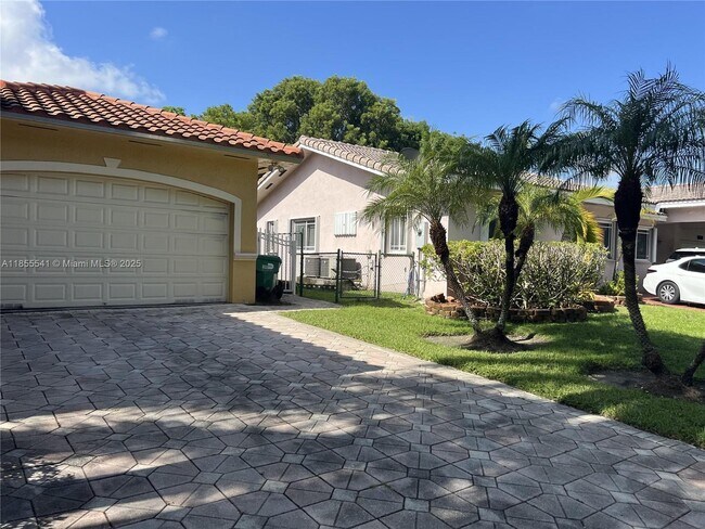 Foto del edificio - 9820 NW 26th St