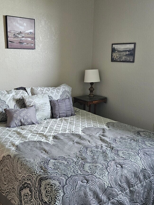 Foto del edificio - 1200 Lakeview Dr